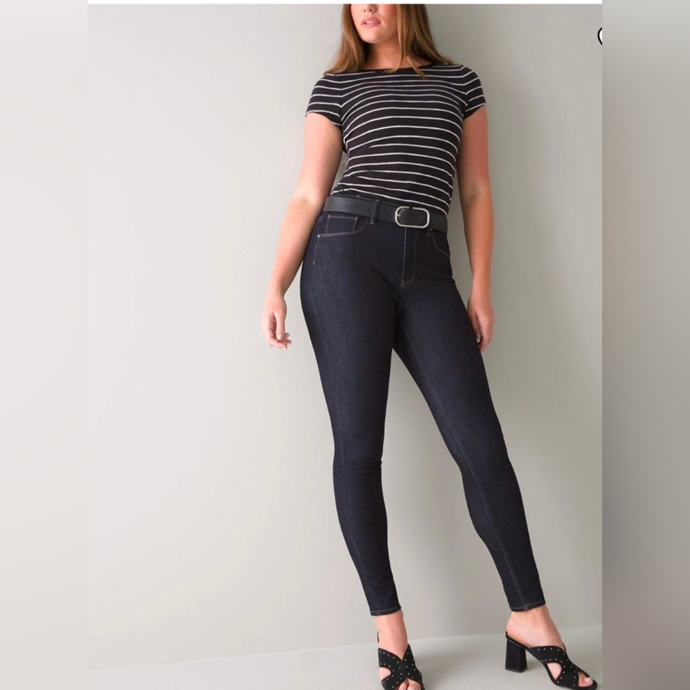 Reg $120 White House Black Market Vancouver skinny leg jeans size. XXS